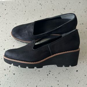 Vionic Willa Wedge Loafer Black Suede Slip-On Shoes Water Repellent Size 6.5 EUC